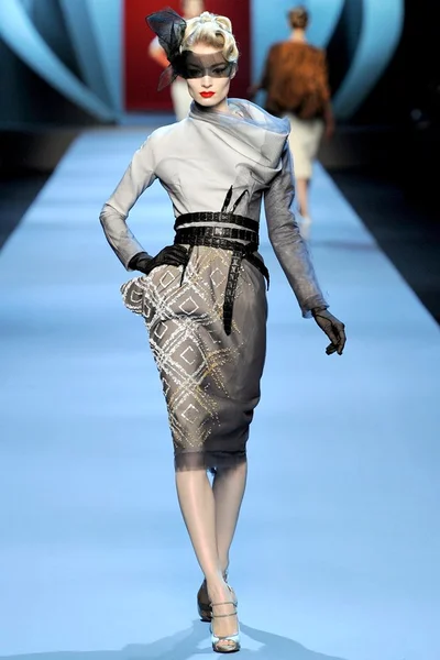 Look 8